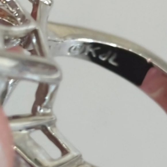 Kenneth Jay Lane Emerald Simulated Diamond Ravishing Beauty Ring Size 6 - Picture 5 of 7